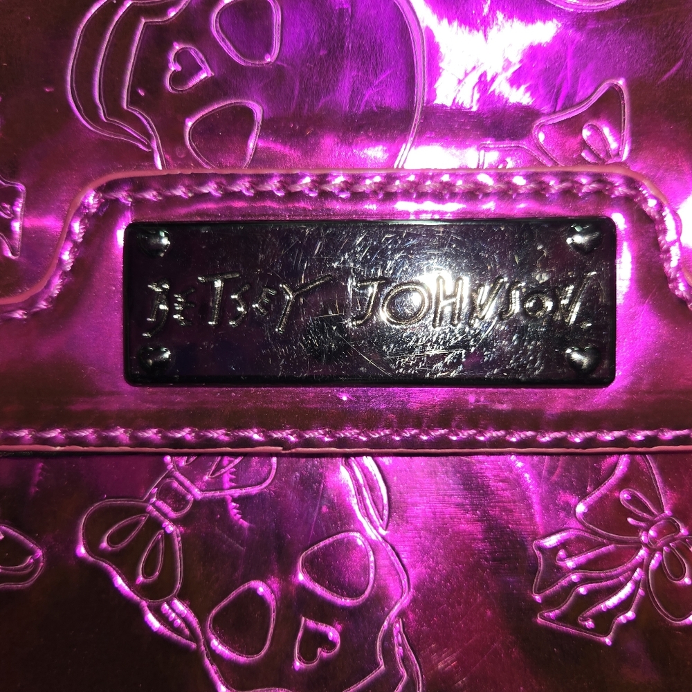 BETSEY JOHNSON PINK SKULL PURSE. - Picture 2 of 4